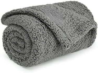 matPremium Fluffy Fleece Dog Blanket; Soft and Warm Pet sleeping mat (Color: Grey Blanket, size: Small (24*32"))